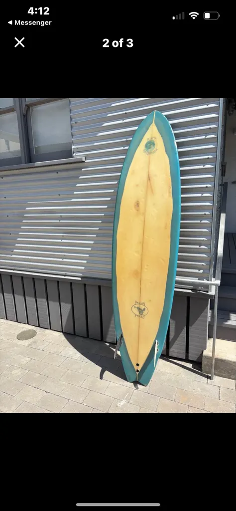Great Intermediate Surfboard With Fins. - Image 2