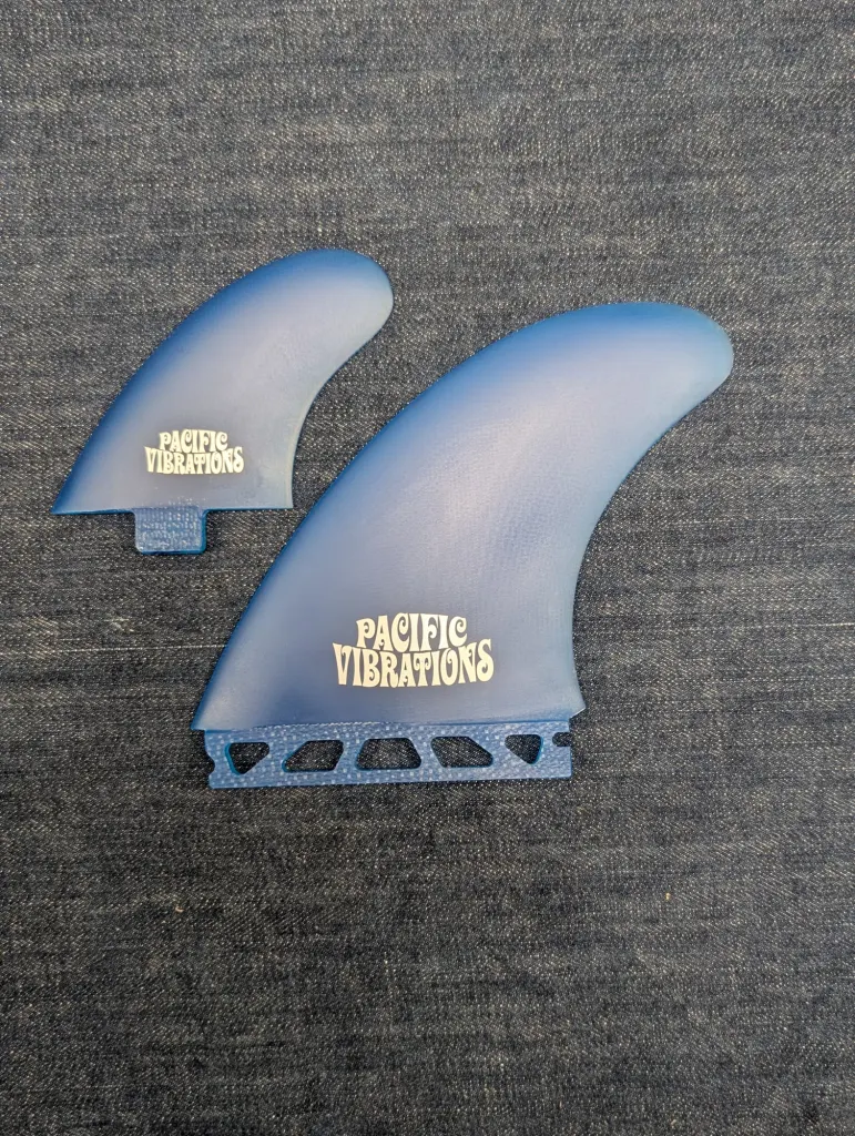 PACIFIC VIBRATIONS Twinzer Surfboard Fins FCS / Futures - Image 2