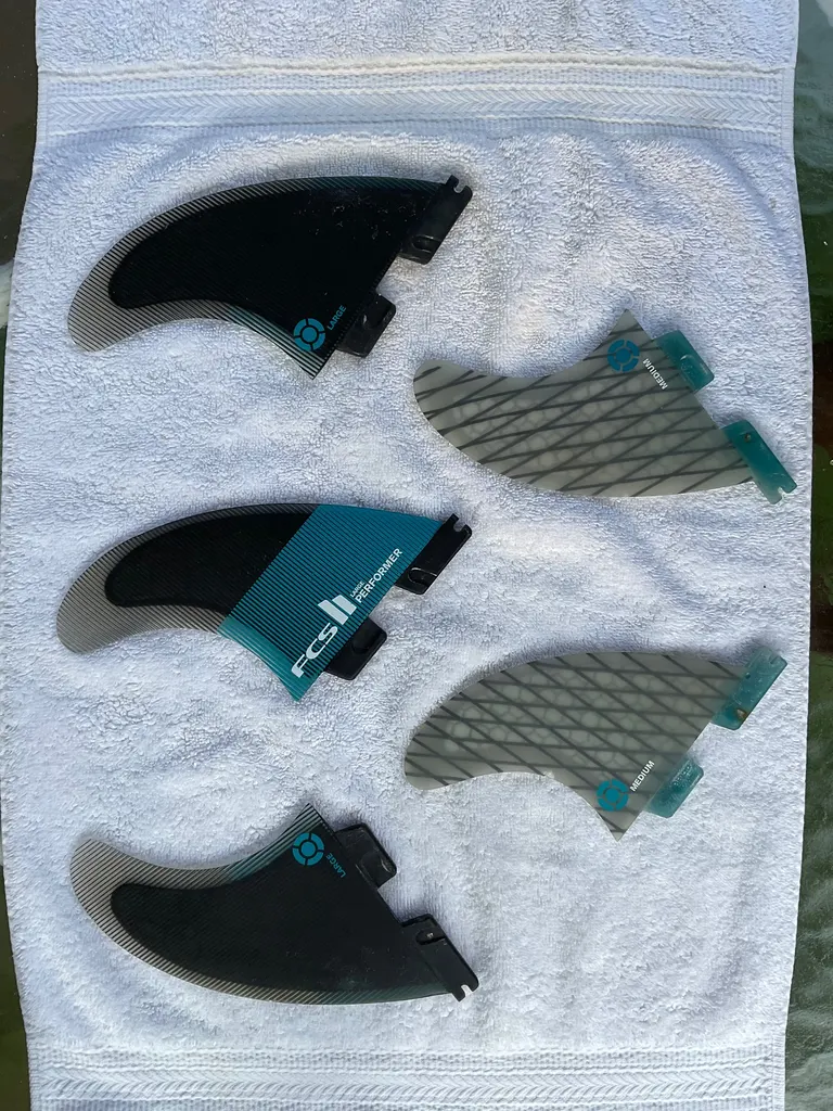 FCS II Performer PC 5-Fin Set (Large Thruster, Medium Quads) - Image 2