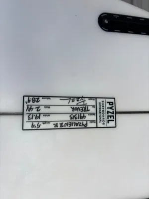 5’9 Pyzel Surfboards Pyzalien 2 XL - Thumbnail 6