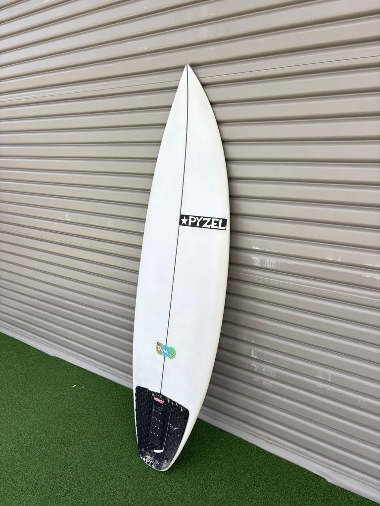 Pyzel Surfboards Radius 5’9 - Image 3