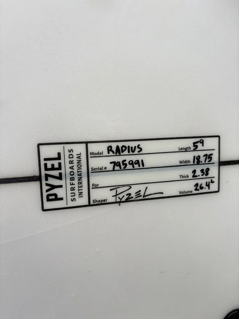 Pyzel Surfboards Radius 5’9 - Image 4