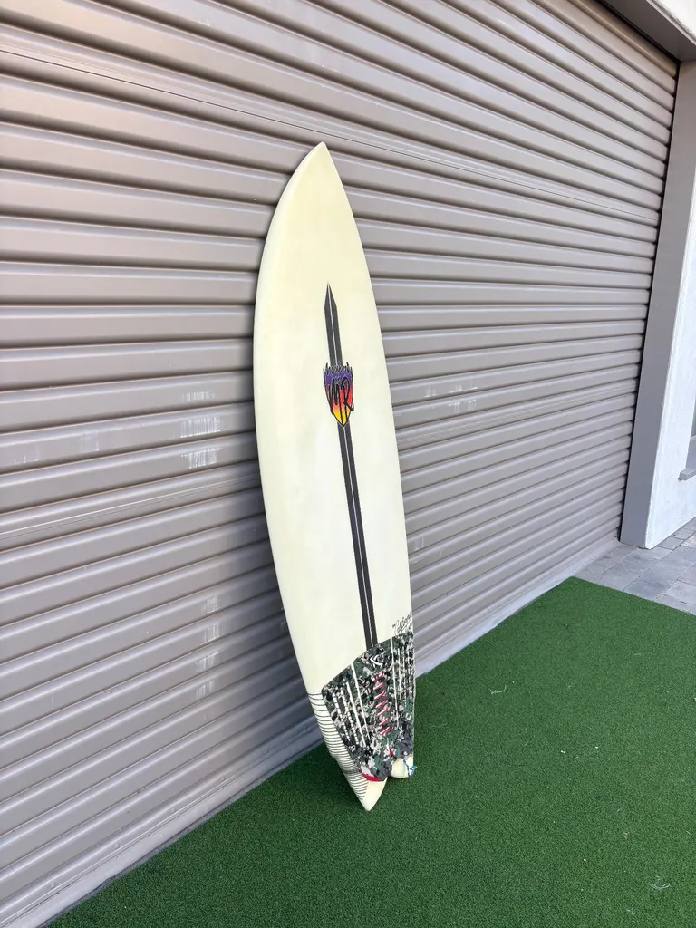 MR California Twin Lost Mayhem Surfboard Shortboard 5’5 - Image 4
