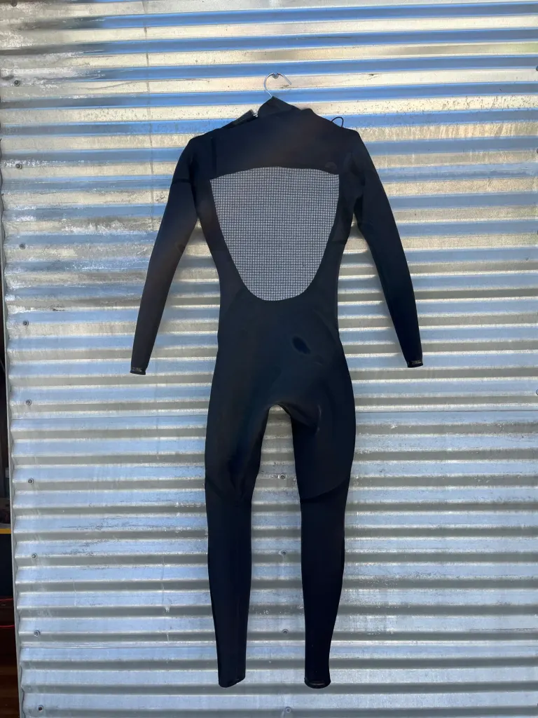 Need Essentials Brand New Medium 3/2 - Image 1