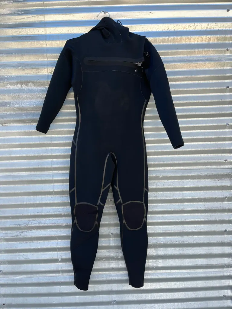 Colby Plus 3 Mm Hooded Wetsuit -Large Short (LS) - Image 1