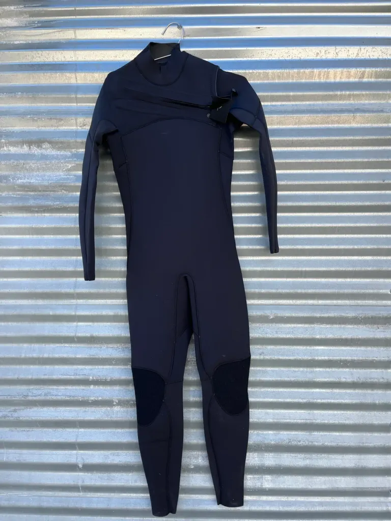 NeedEssentials 3/2 Chest Zip - M - Image 1