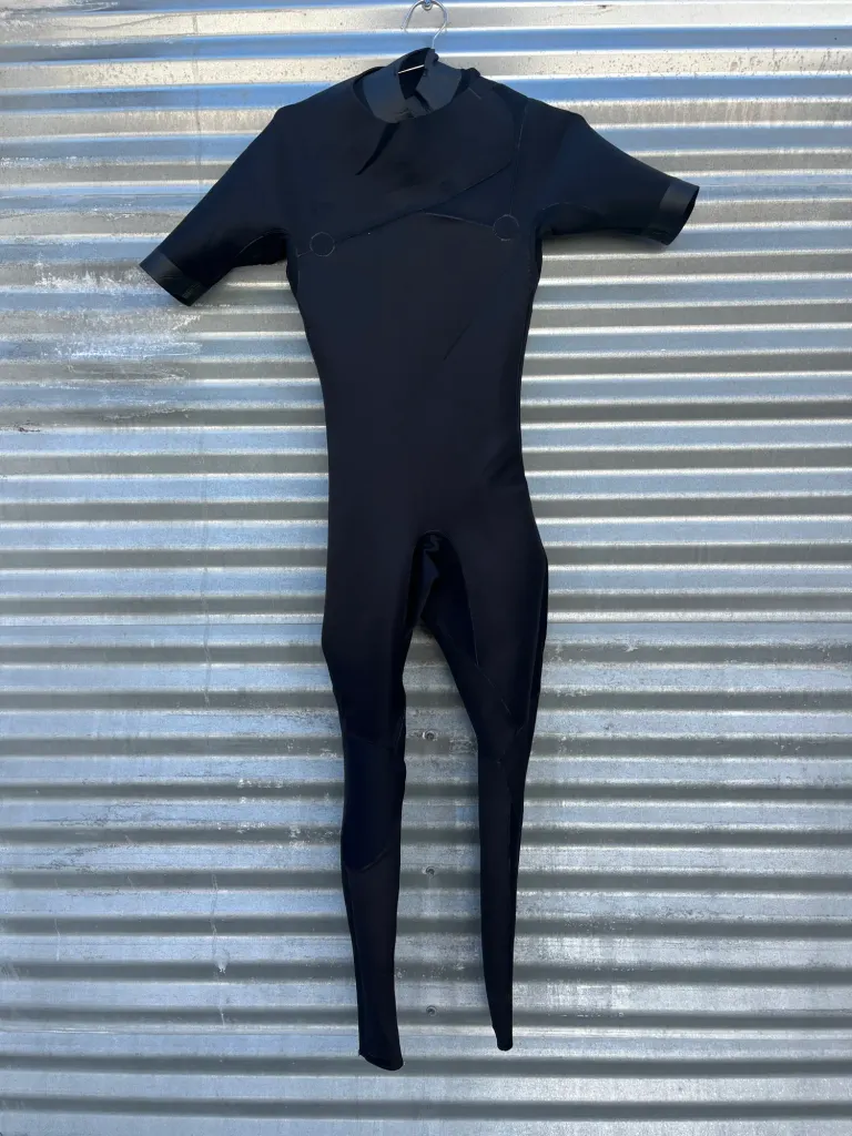 NeedEssentials Wetsuit 2mm Short Sleeve Chest Zip -Small - Image 3