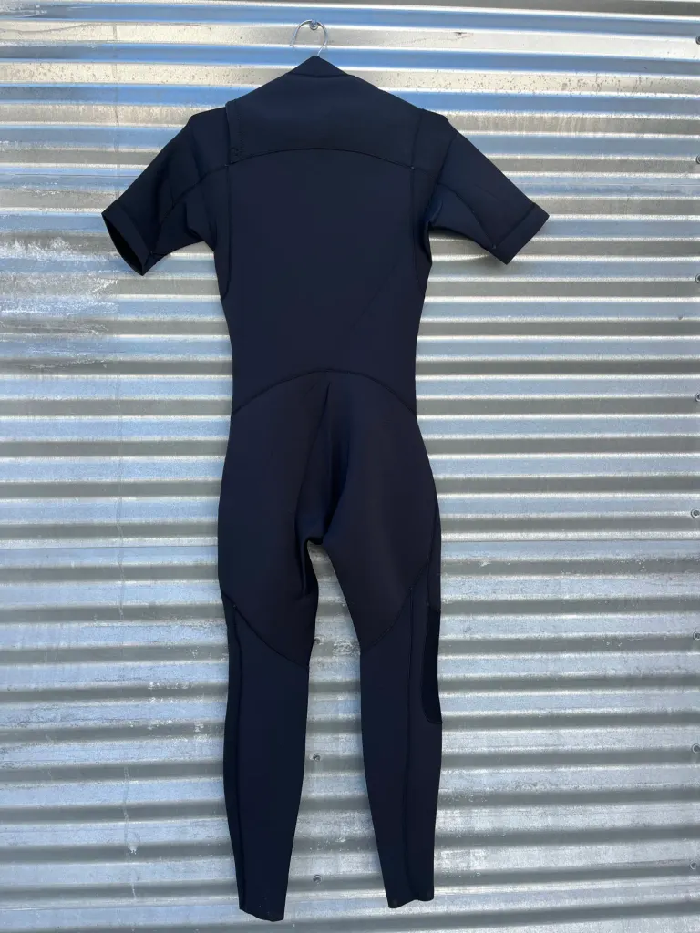 NeedEssentials Wetsuit 2mm Short Sleeve Chest Zip -Small - Image 2