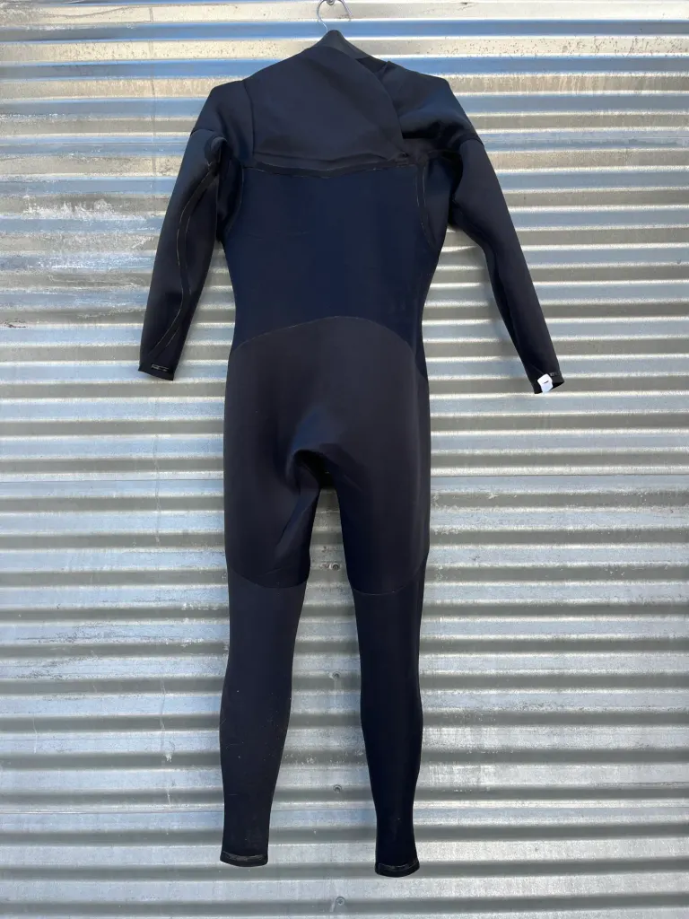 Unnamed Wetsuit Liquid Sealed 4/3 Chest Zip -M - Image 4