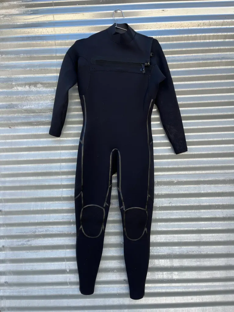 Unnamed Wetsuit Liquid Sealed 4/3 Chest Zip -M - Image 1