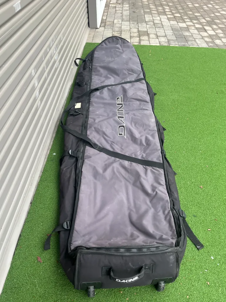 Dakine World Traveler Quad Surfboard Roller Bag 9'0" - Image 1