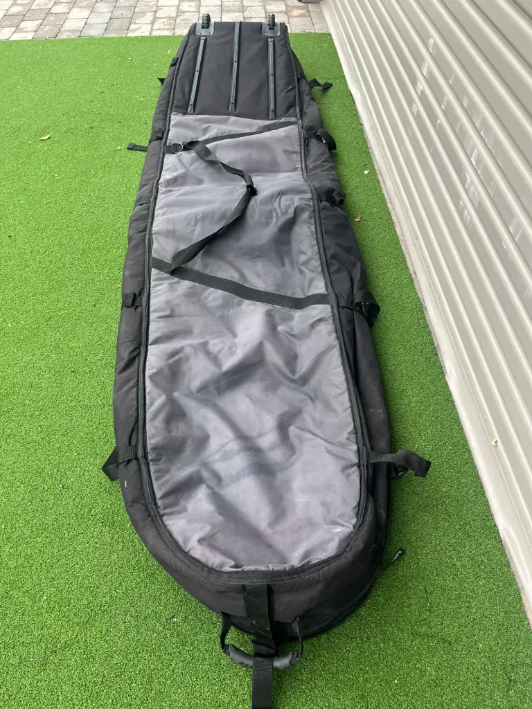Dakine World Traveler Quad Surfboard Roller Bag 9'0" - Image 4