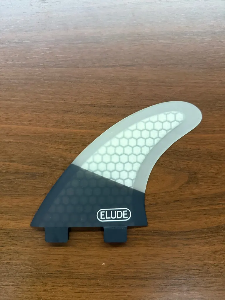 ELUDE Medium Fiberglass Hexcore FCS Thruster Fins - Image 3