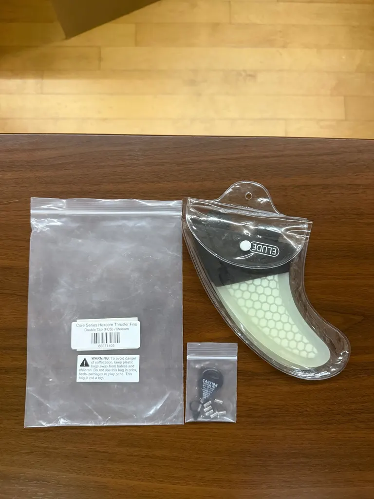 ELUDE Medium Fiberglass Hexcore FCS Thruster Fins - Image 4