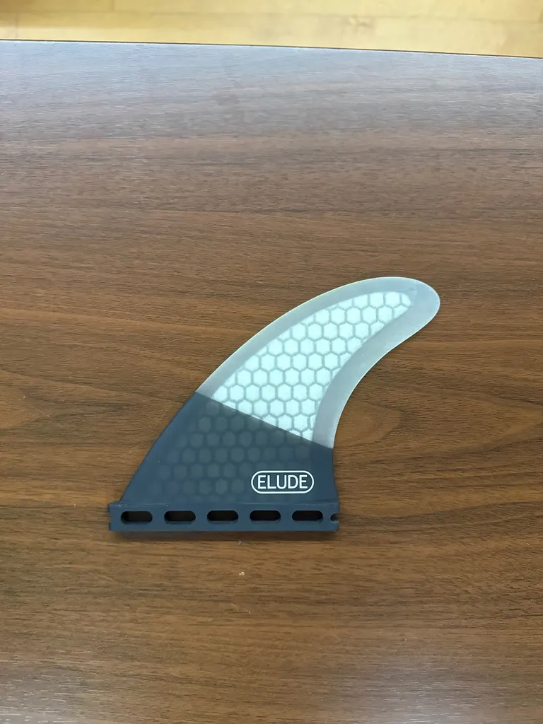 ELUDE Medium Fiberglass Hexcore Futures Thruster Fins - Image 4