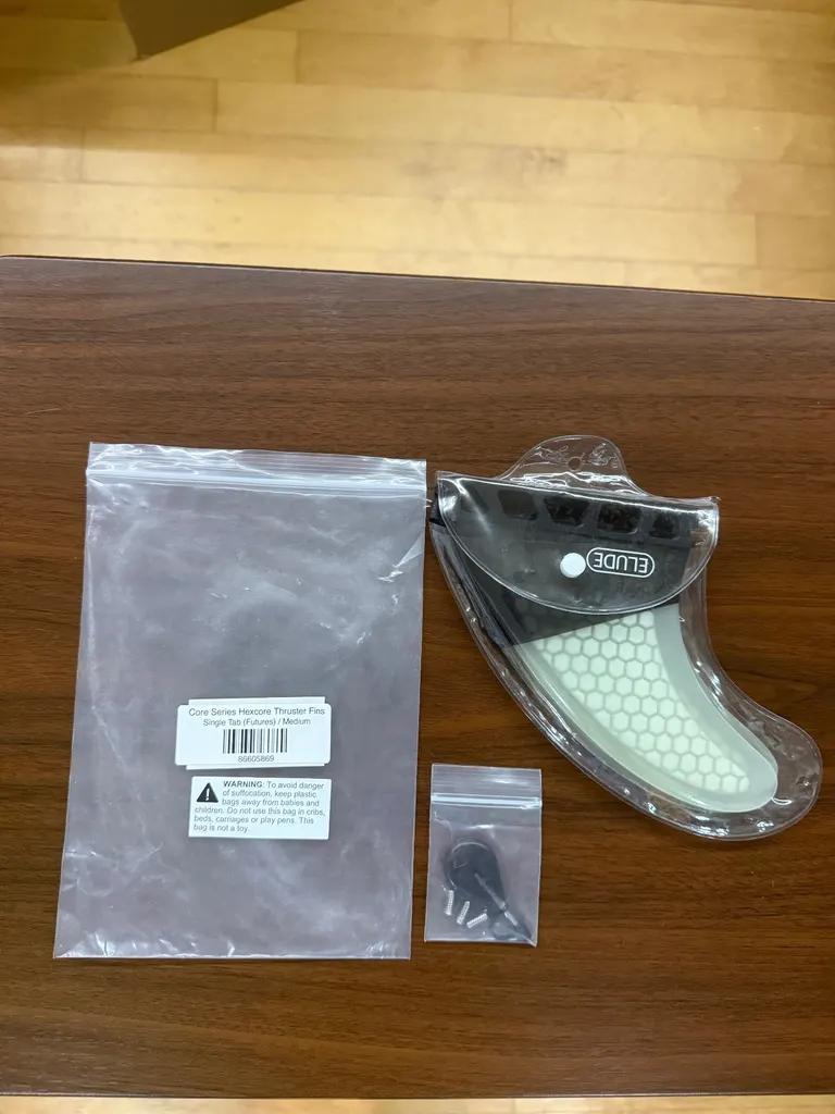 ELUDE Medium Fiberglass Hexcore Futures Thruster Fins - Image 5
