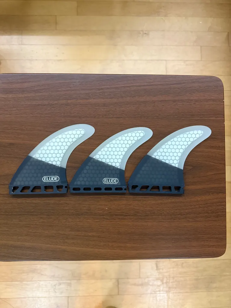 ELUDE Large Fiberglass Hexcore Futures Thruster Fins - Image 1