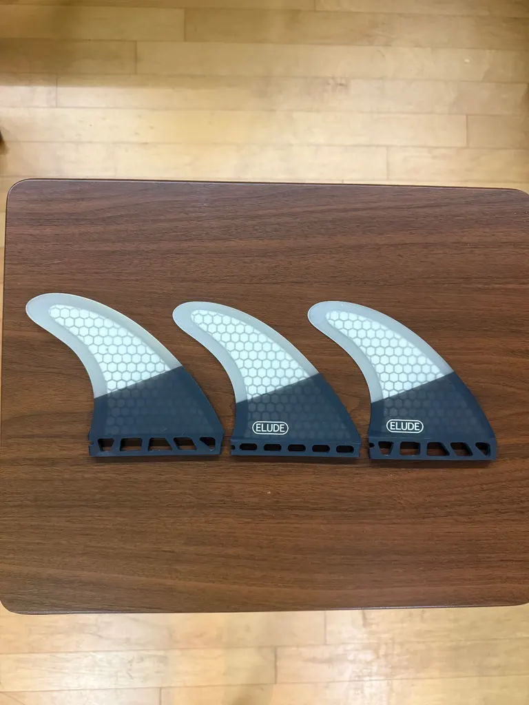 ELUDE Large Fiberglass Hexcore Futures Thruster Fins - Image 2