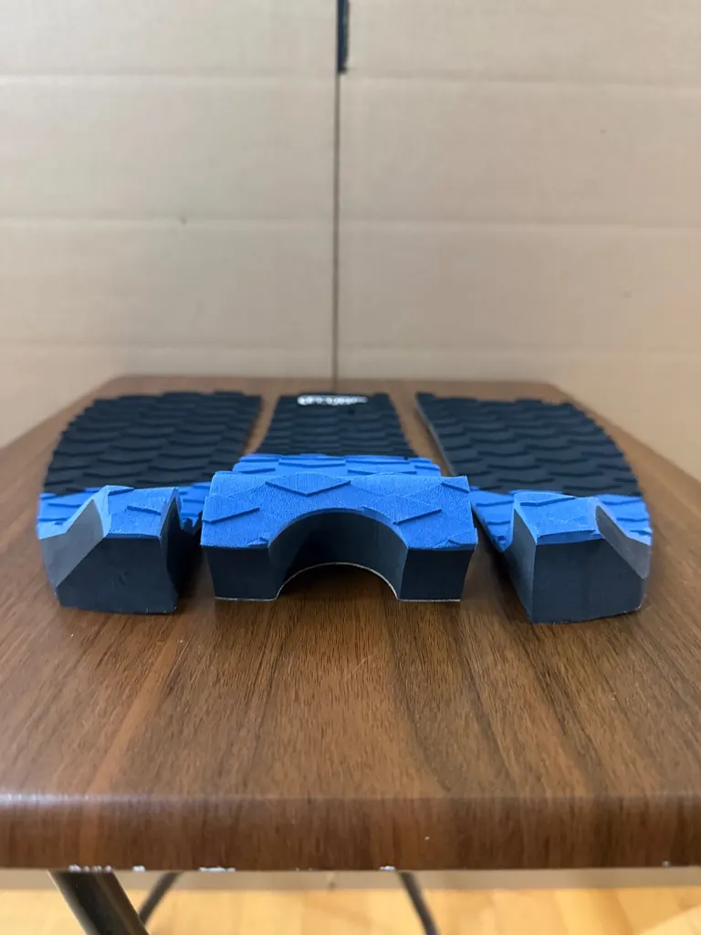 ELUDE Flat Traction Pad 3M Adhesive - Blue/Black - Image 3
